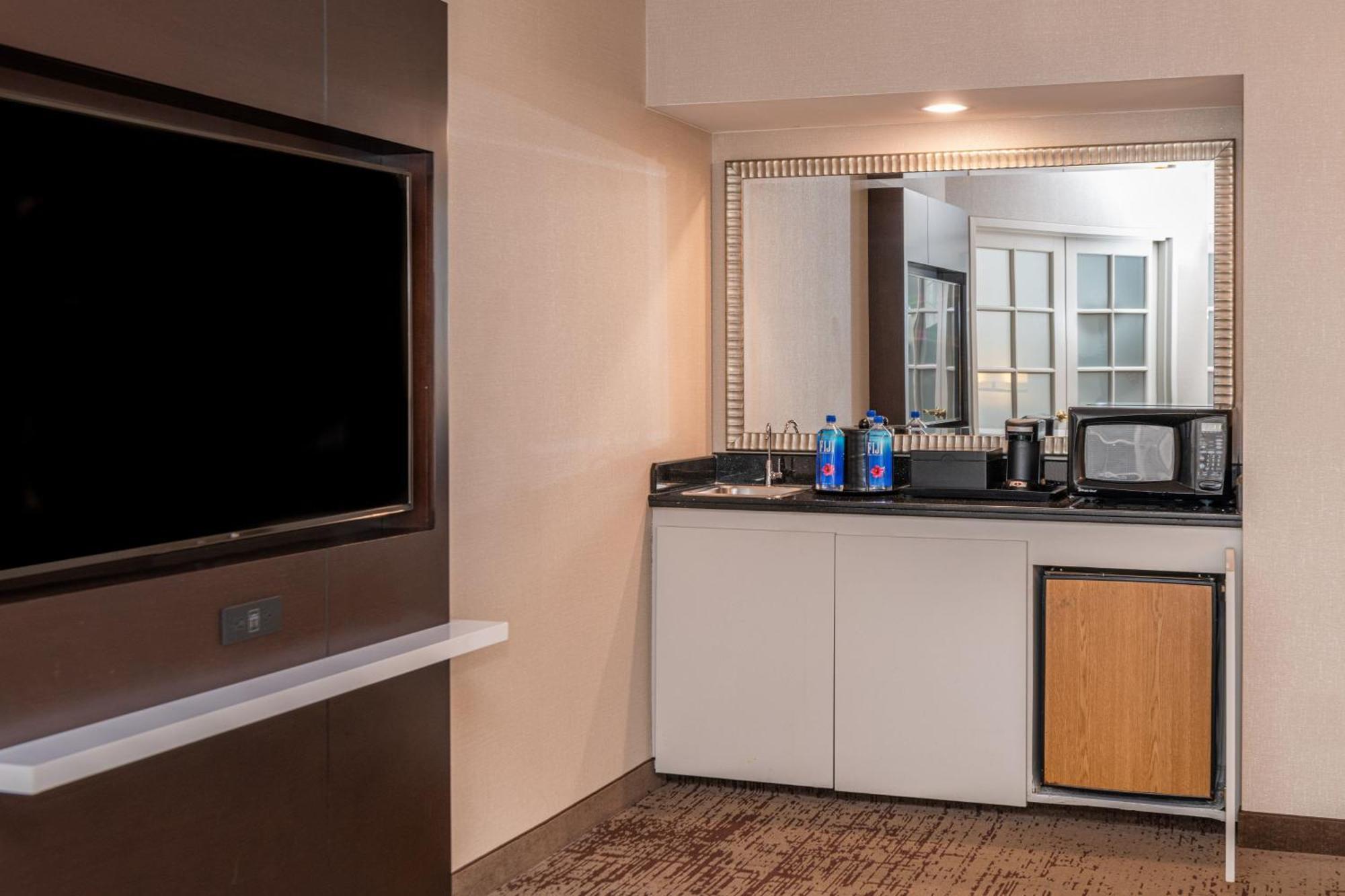 Chicago Marriott Suites Дирфилд Экстерьер фото