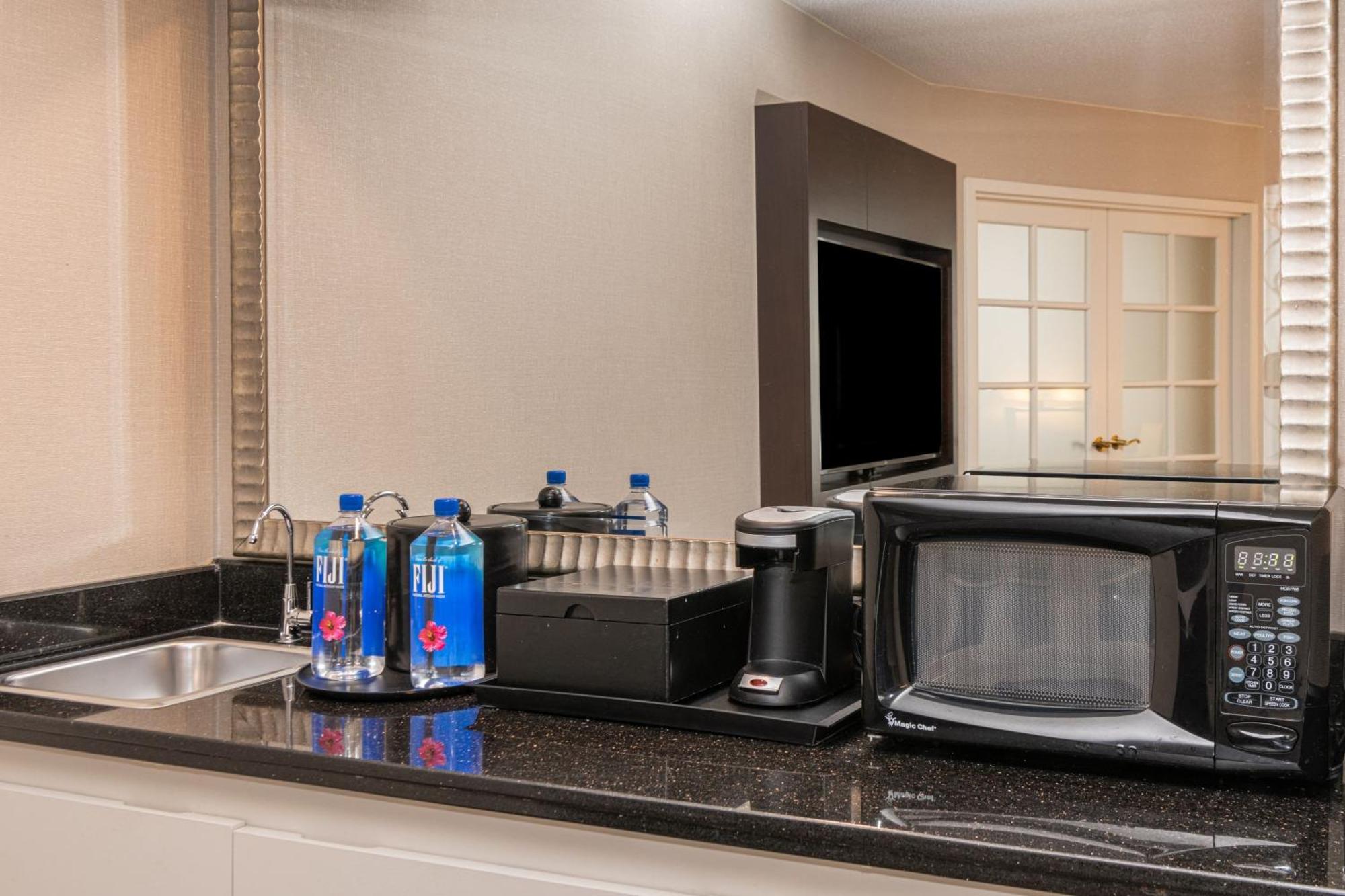Chicago Marriott Suites Дирфилд Экстерьер фото