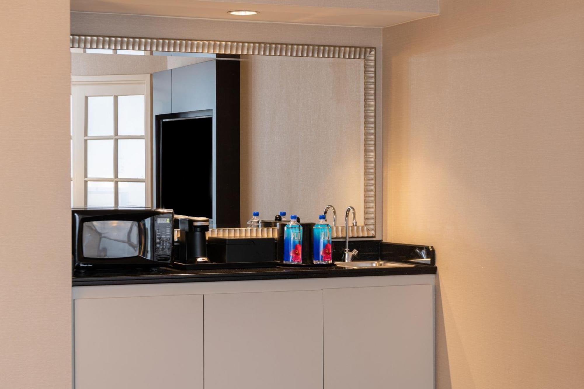 Chicago Marriott Suites Дирфилд Экстерьер фото