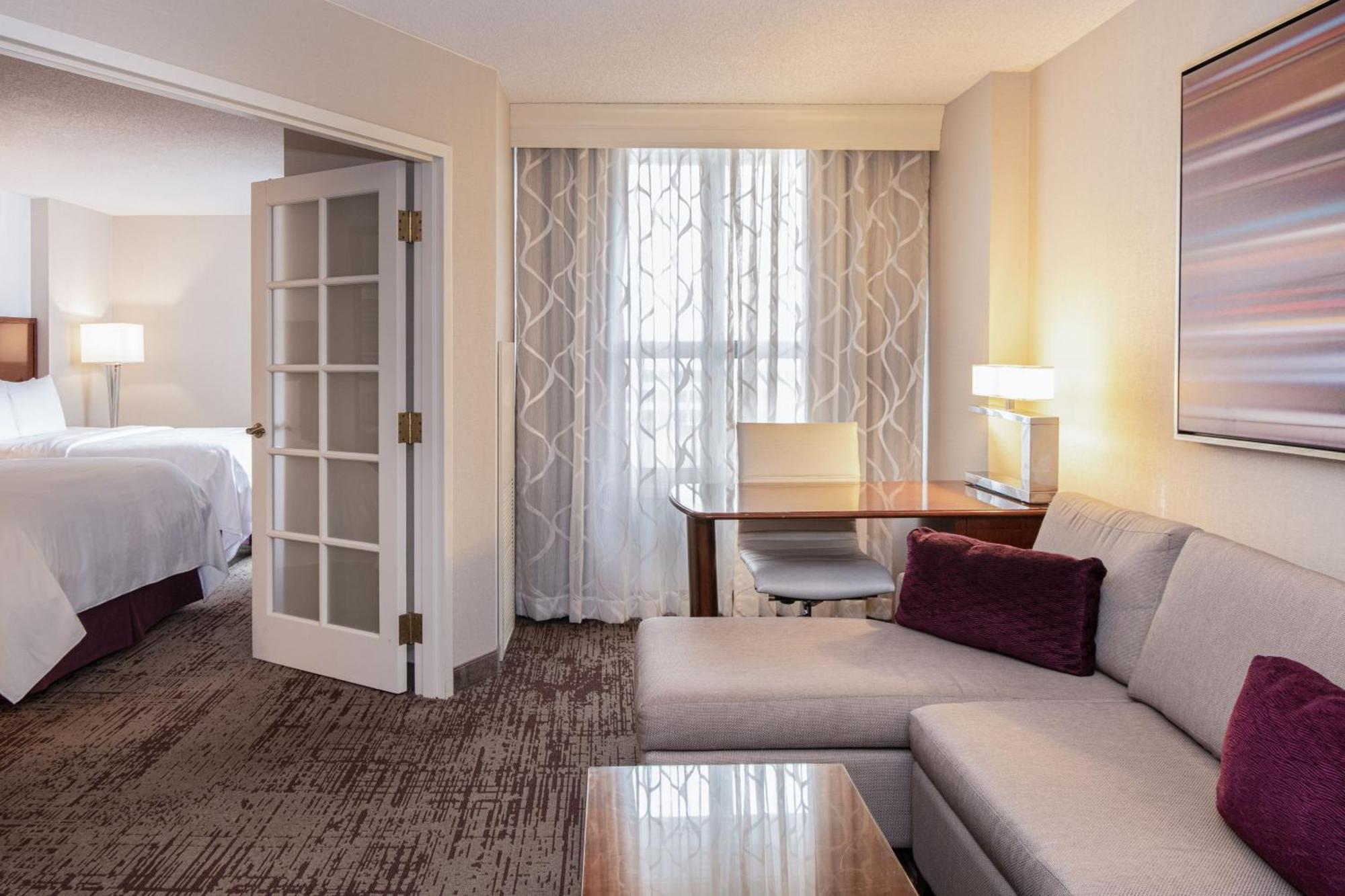 Chicago Marriott Suites Дирфилд Экстерьер фото